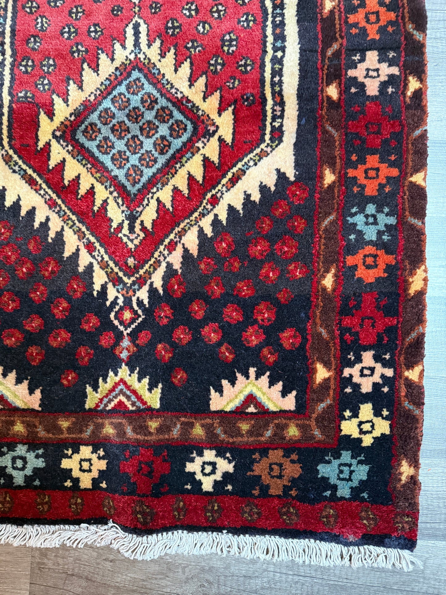 Vintage Persian Rug No. A1221 - 2.5’x5.1’