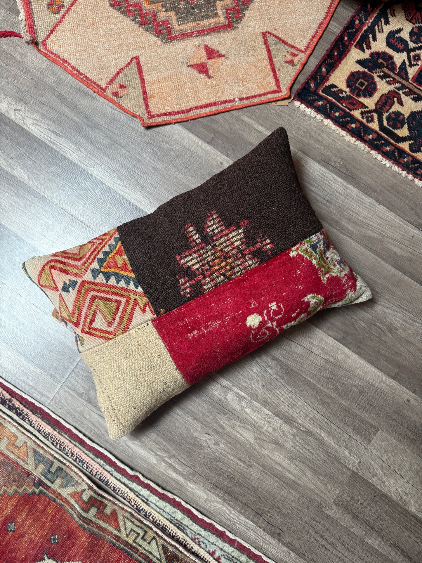 No. P392 - 16" X 24" Turkish Rug Pillow Cover