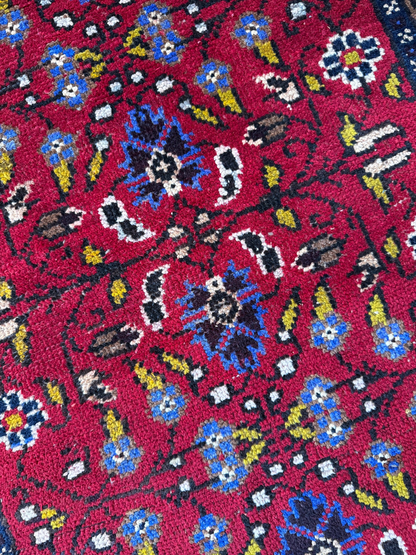 Vintage Persian Rug No. A1199 - 2.5'x4.4'