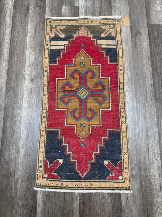 Vintage Turkish Mini Rug 1.5’x3.2' - No. 691