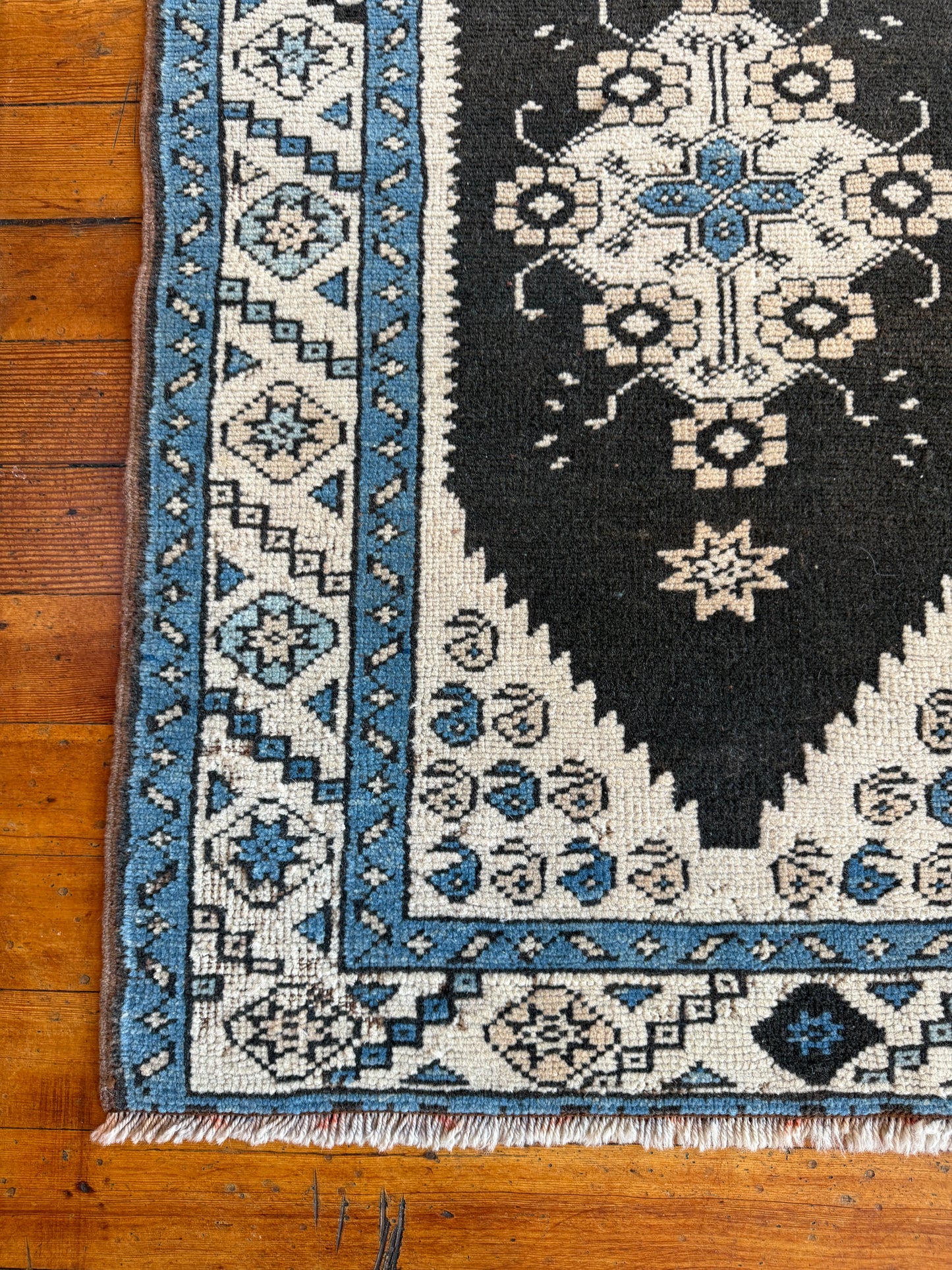 Vintage Turkish Runner Rug No. R1189 - 2.6' x 6.9'