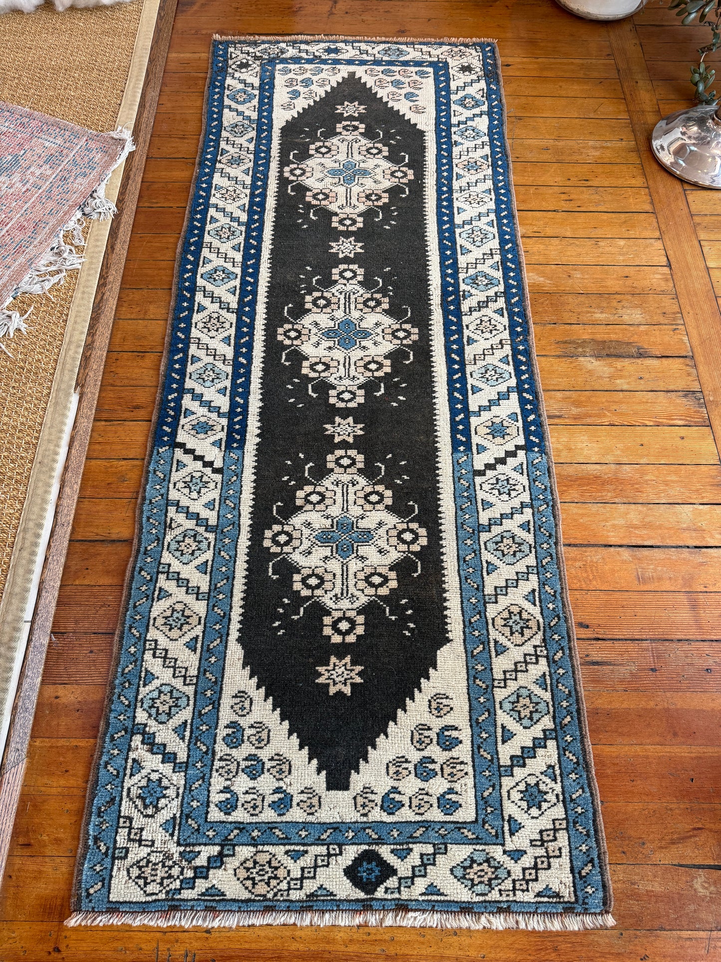 Vintage Turkish Runner Rug No. R1189 - 2.6' x 6.9'