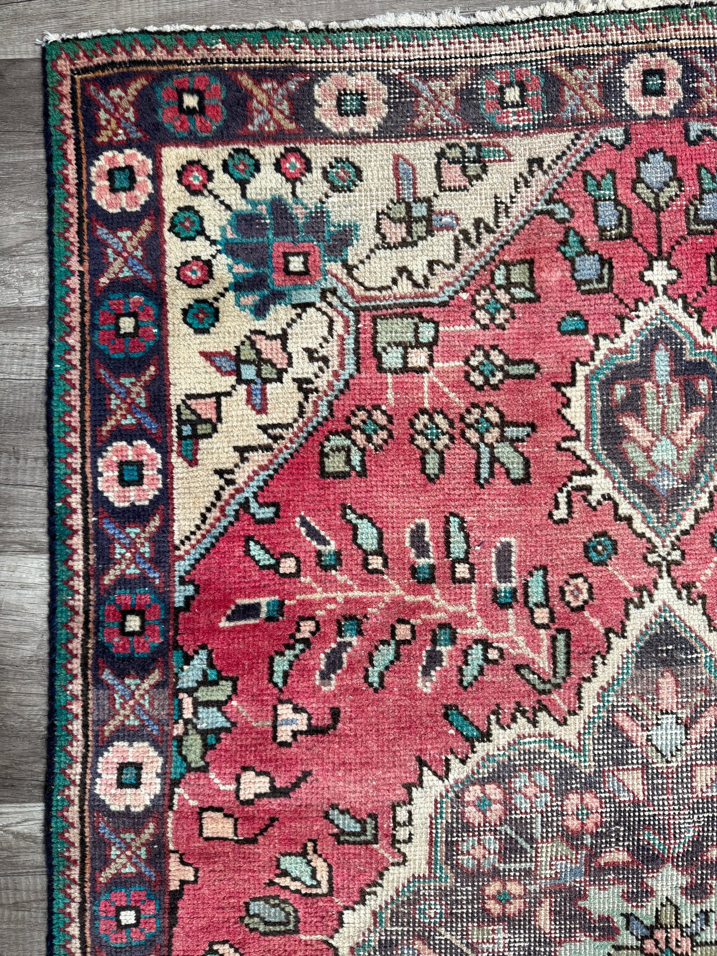 Vintage Persian Style Rug No. A1206 - 3.3’x5.2'