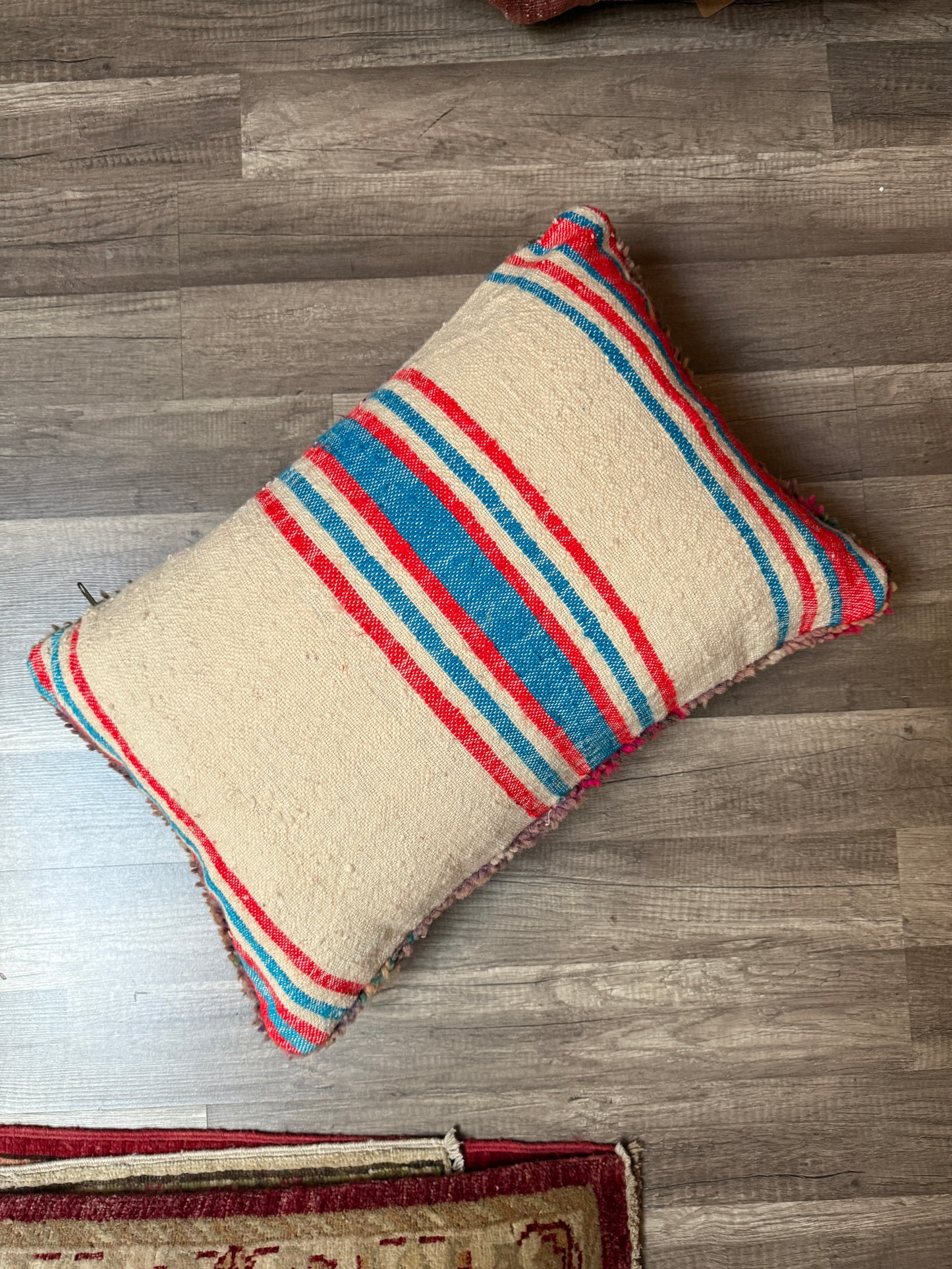 No. P414 - 15" X 22" Moroccan Rug Pillow Cover