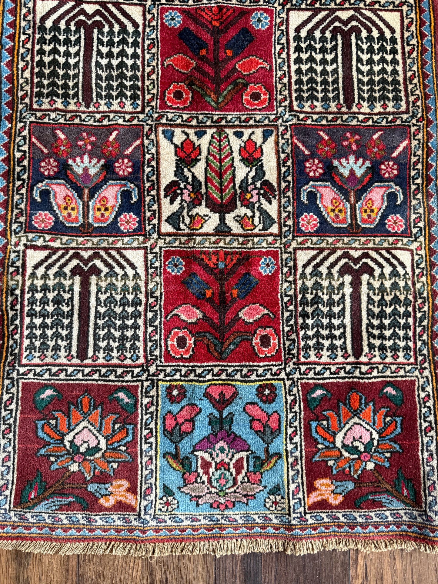 Vintage Persian Bakhtiari Mini Rug 1.7’x2.5' - No. 711
