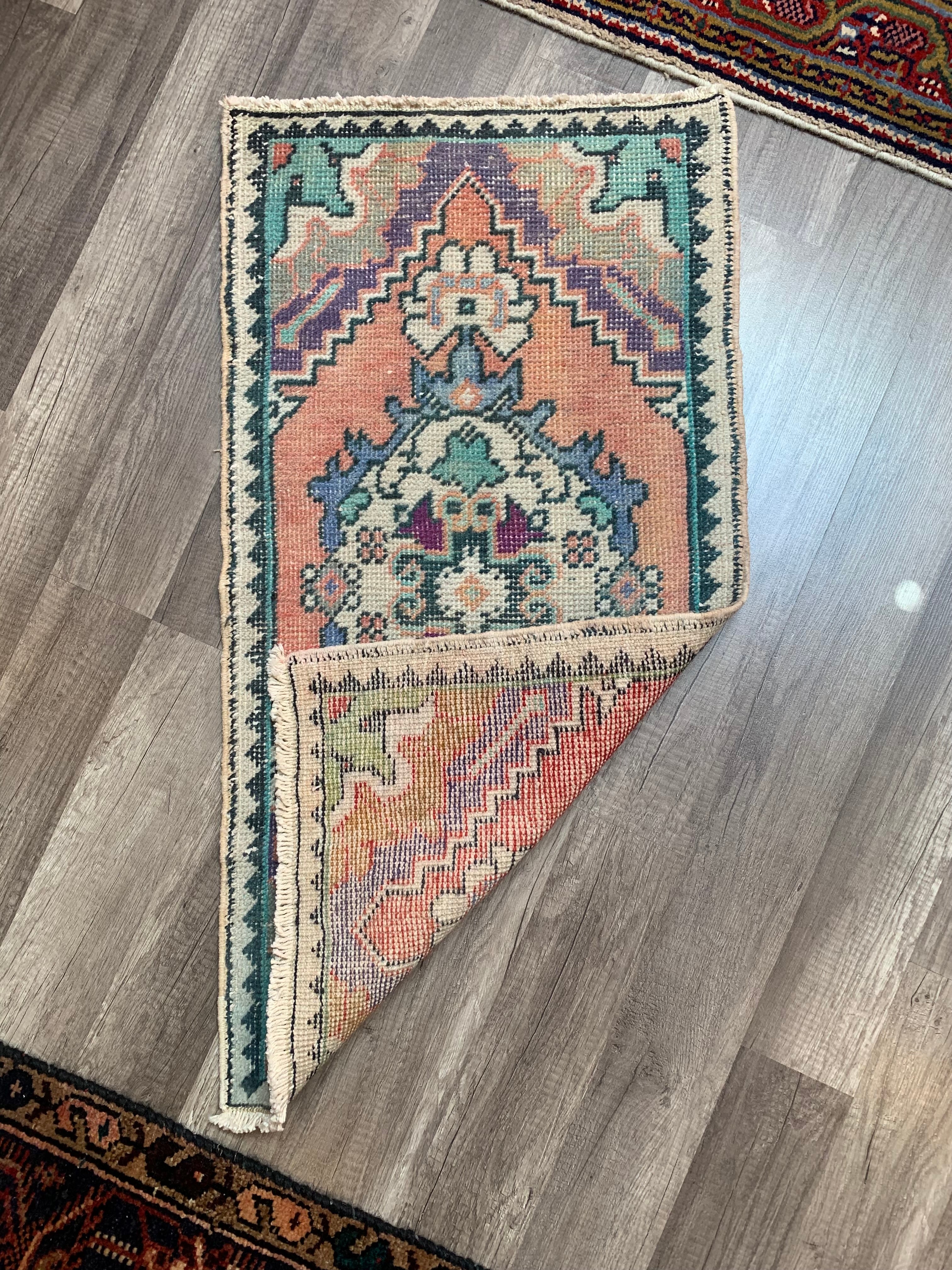 137×123 “Rose quartz”ViNTAGE TURKiSH RUG 7' x 11' - Vintage Turkish Area Rug, Beige - Seralya | Kuden