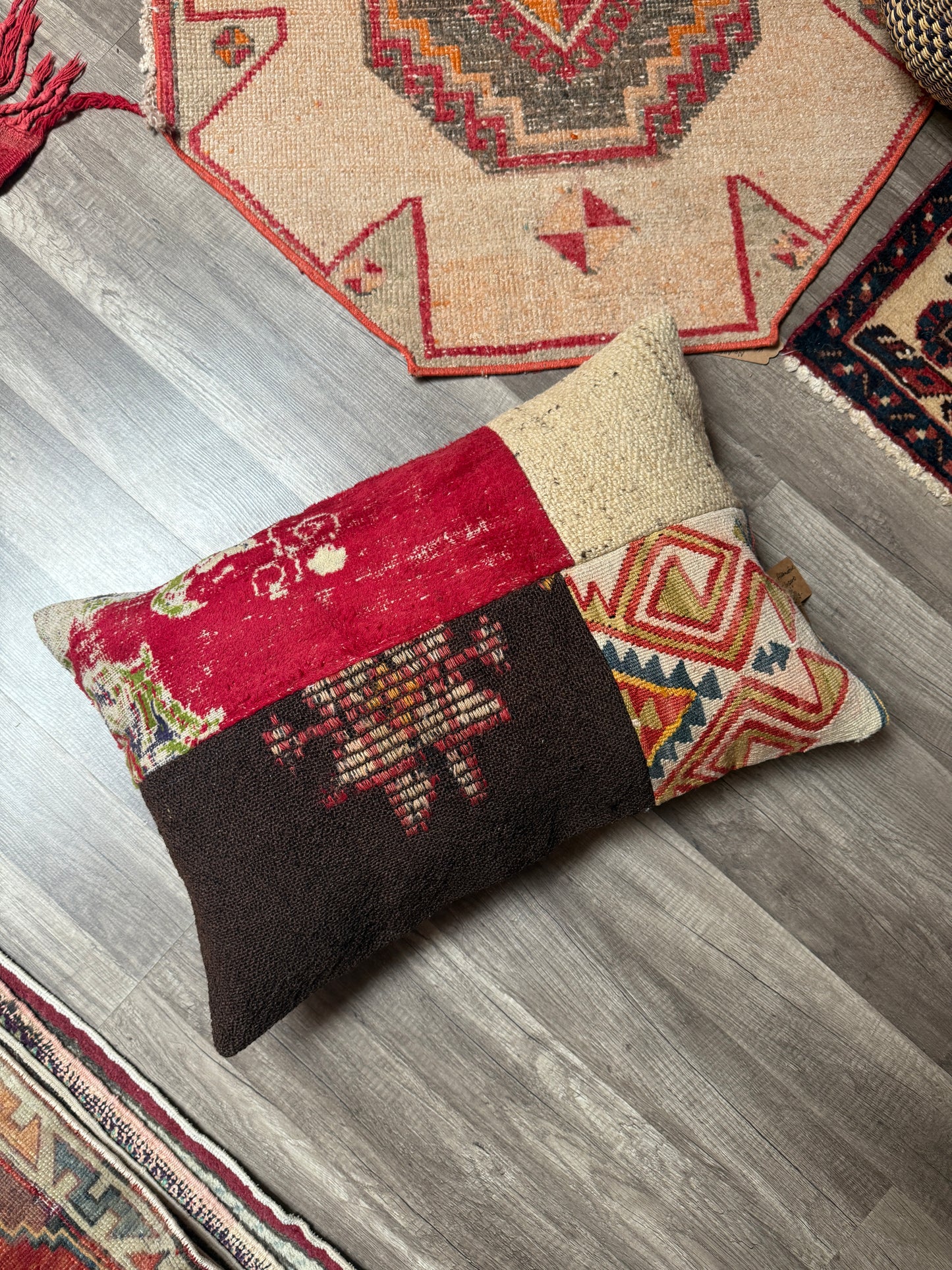 No. P392 - 16" X 24" Turkish Rug Pillow Cover