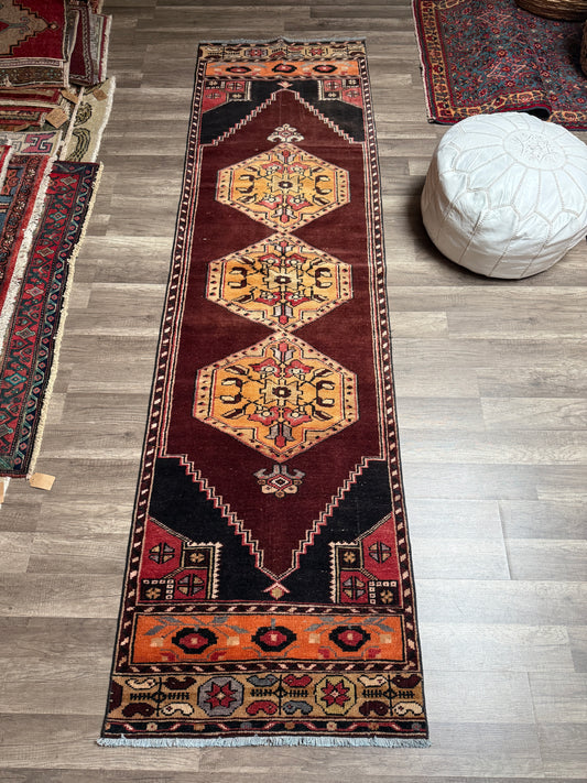 Vintage Turkish Rug No. R1217 - 2.4’x8.7’
