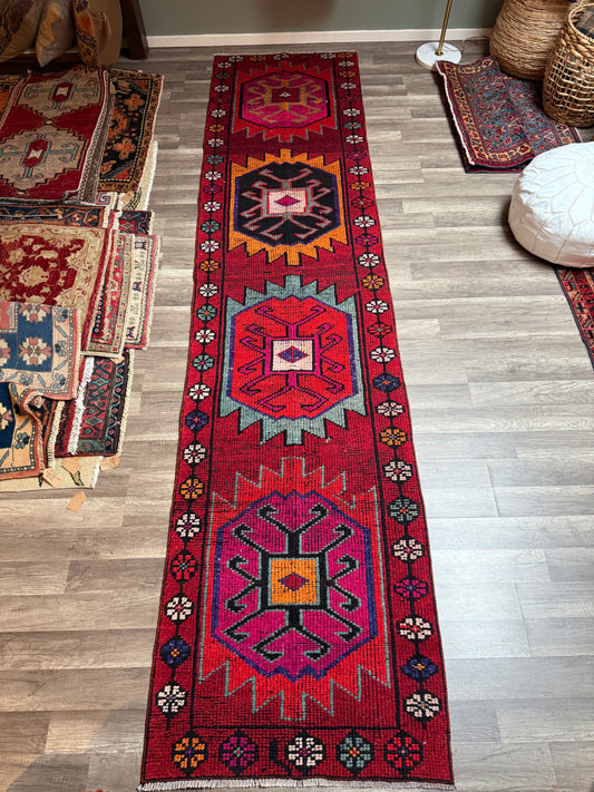 Vintage Turkish Rug No. R1220 - 2.7’x11.4’