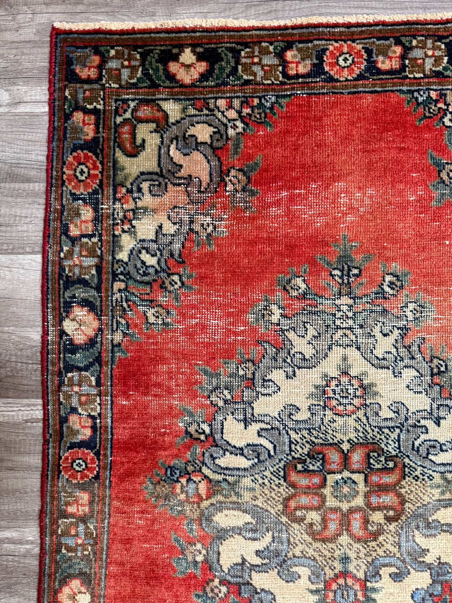 Vintage Persian Style Rug No. A1203 - 2.8'x4.2'