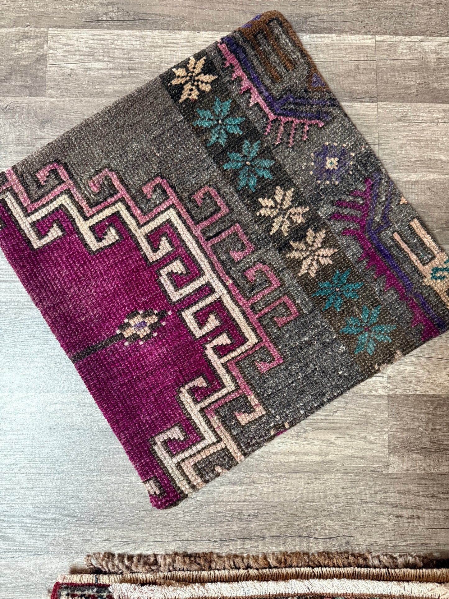 No. P411 - 20" X 20" Turkish Rug Pillow Cover