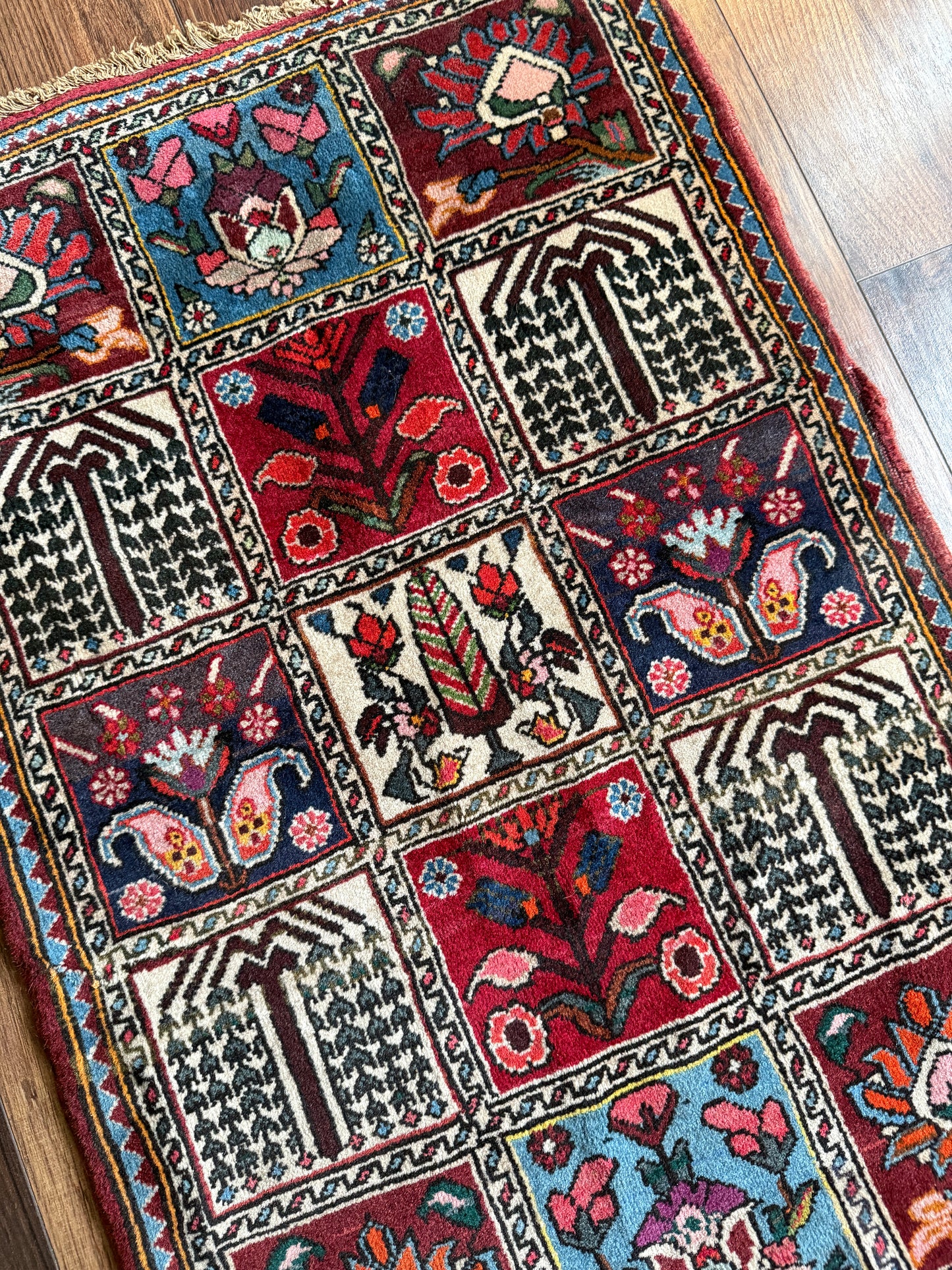 Vintage Persian Bakhtiari Mini Rug 1.7’x2.5' - No. 711