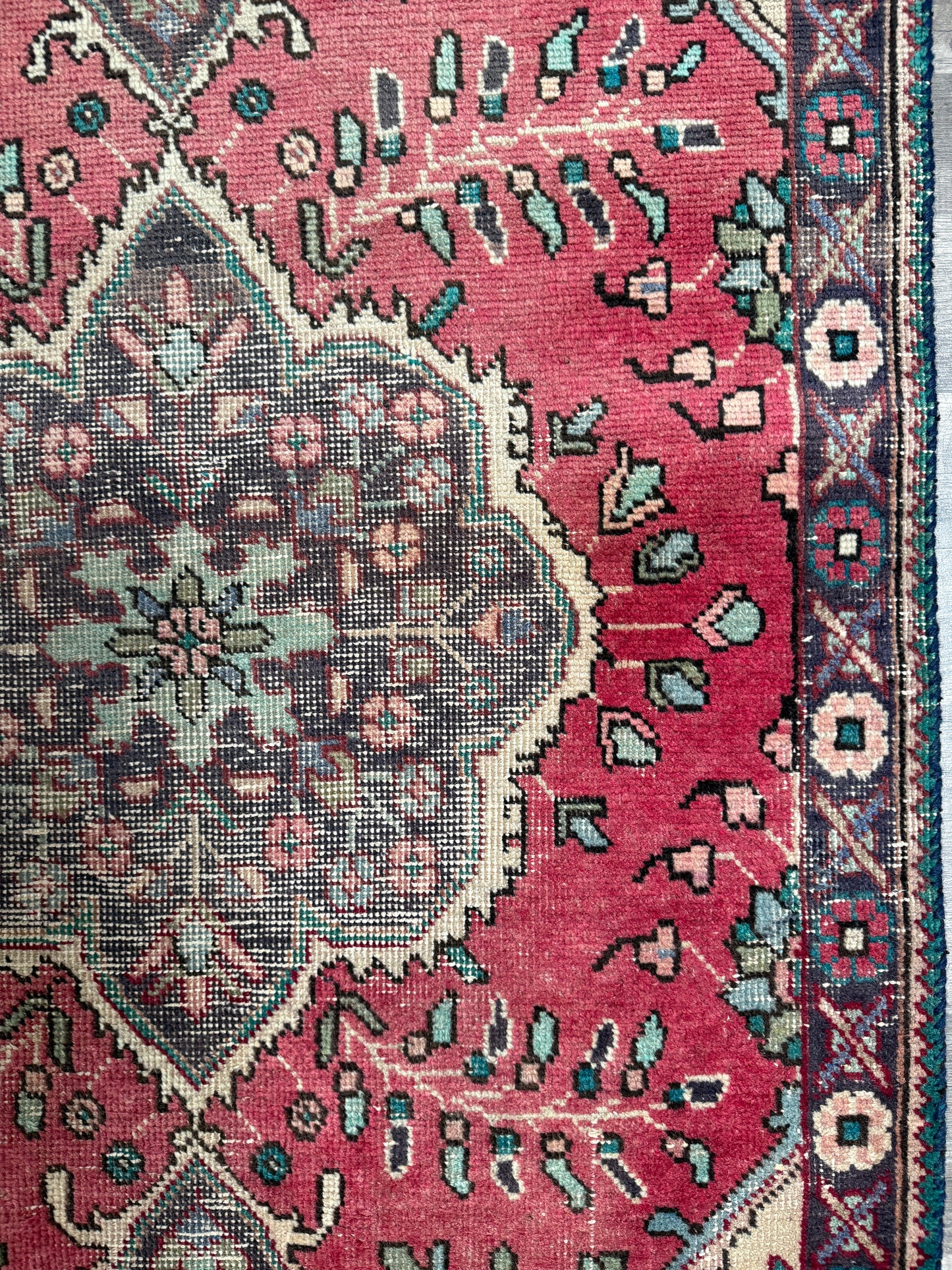 Vintage Persian Style Rug No. A1206 - 3.3’x5.2'