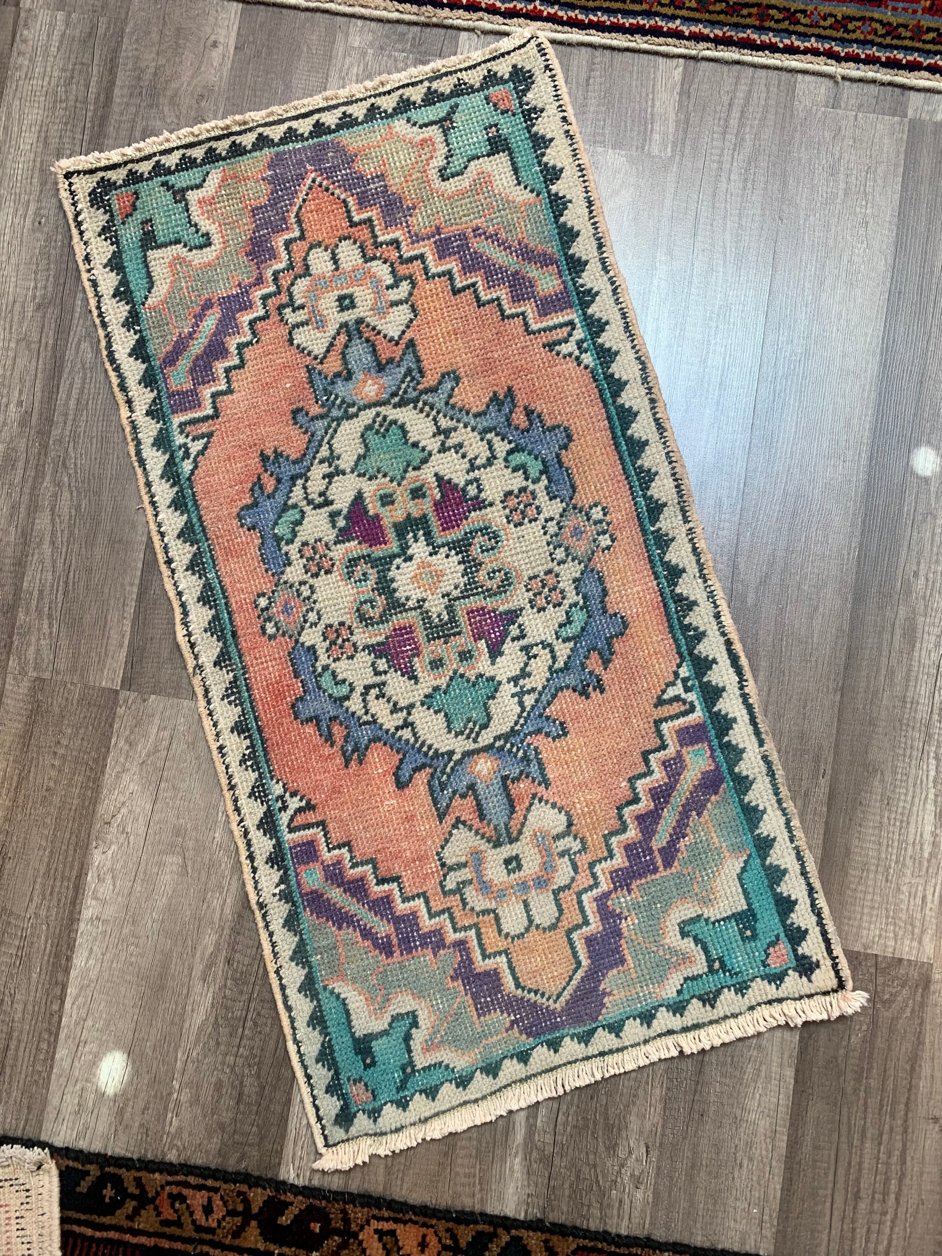 Vintage Turkish Mini Rug 1.5'x3' - No. 675 – Velvet & Shag