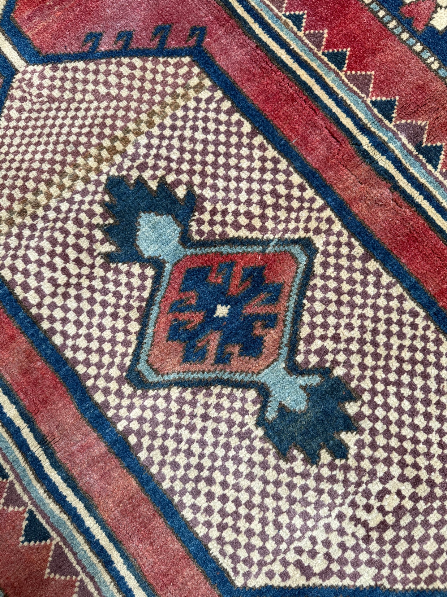 Vintage Turkish Rug No. A1219 - 4’x6.4’