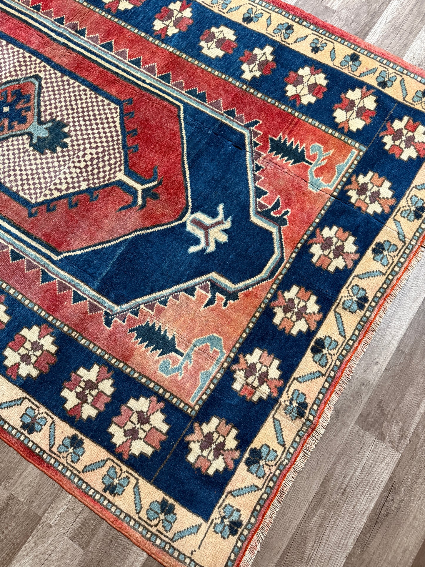Vintage Turkish Rug No. A1219 - 4’x6.4’