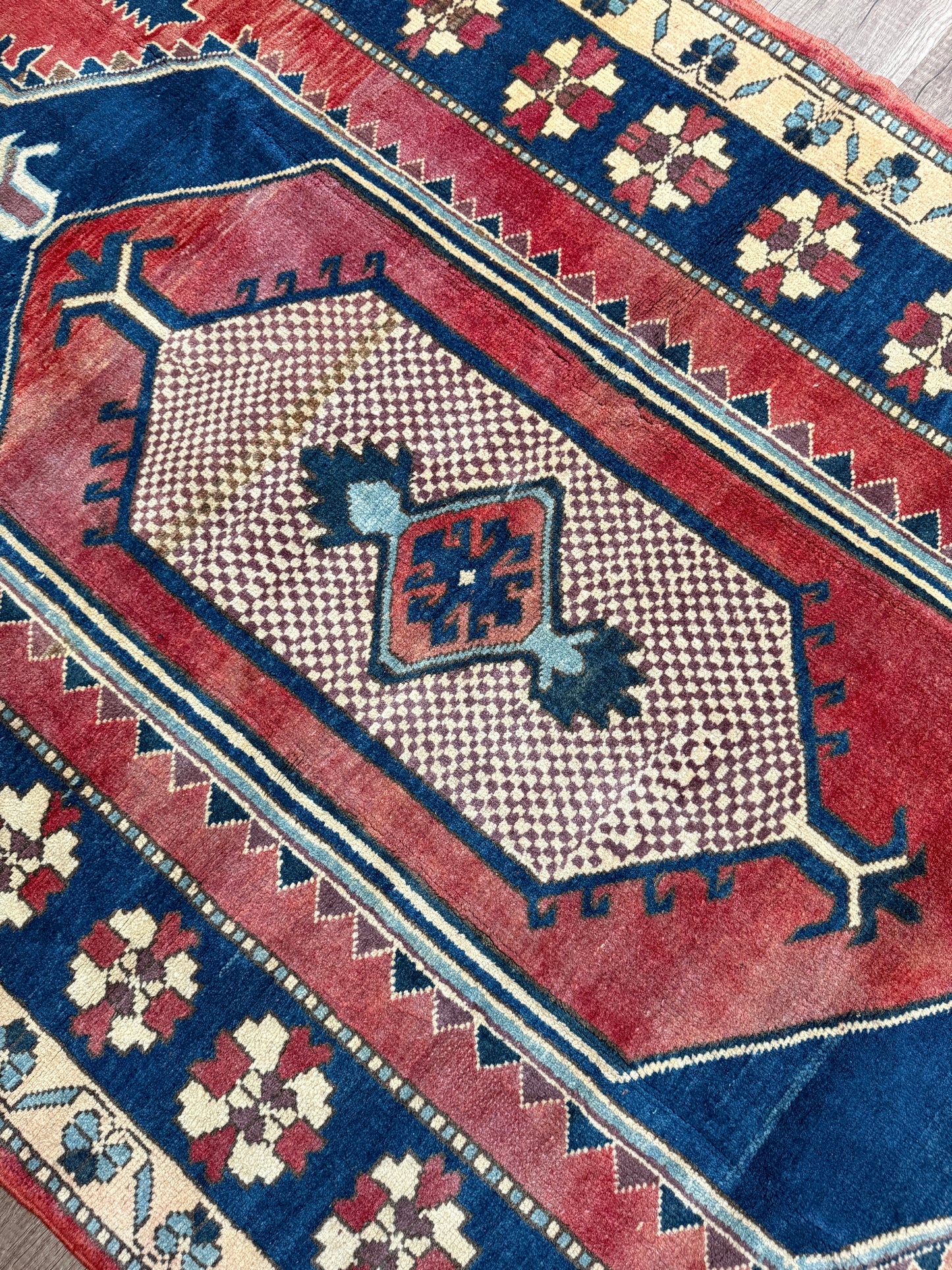 Vintage Turkish Rug No. A1219 - 4’x6.4’