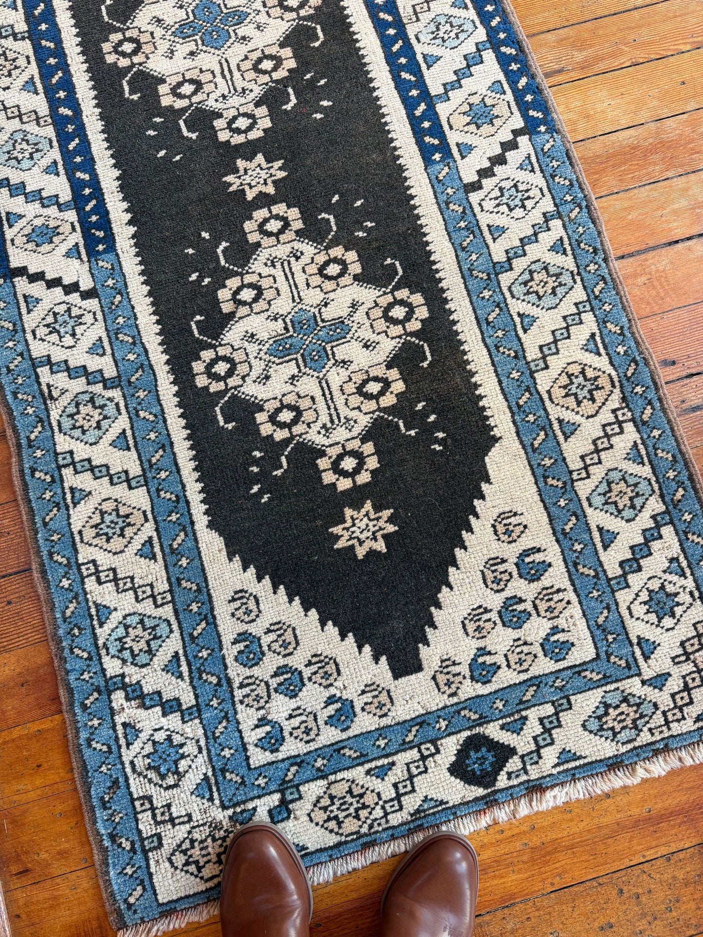 Vintage Turkish Runner Rug No. R1189 - 2.6' x 6.9'