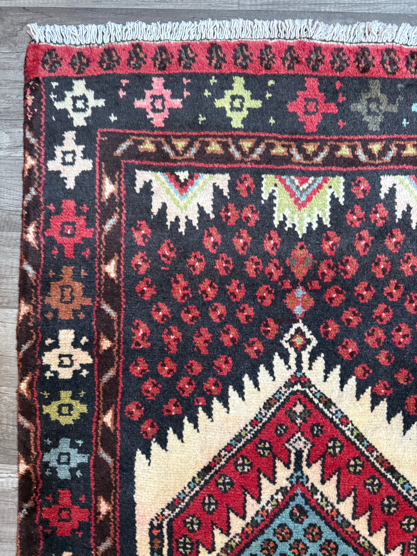 Vintage Persian Rug No. A1221 - 2.5’x5.1’