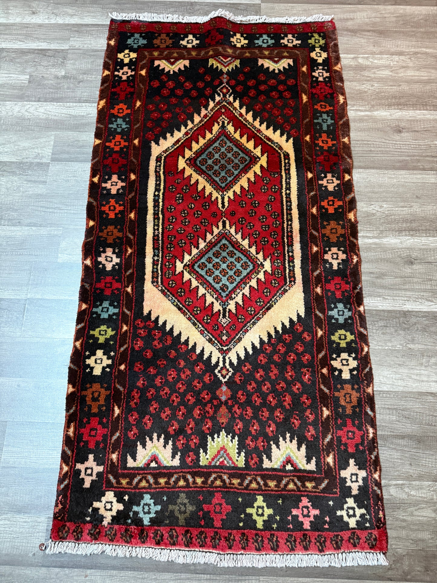 Vintage Persian Rug No. A1221 - 2.5’x5.1’