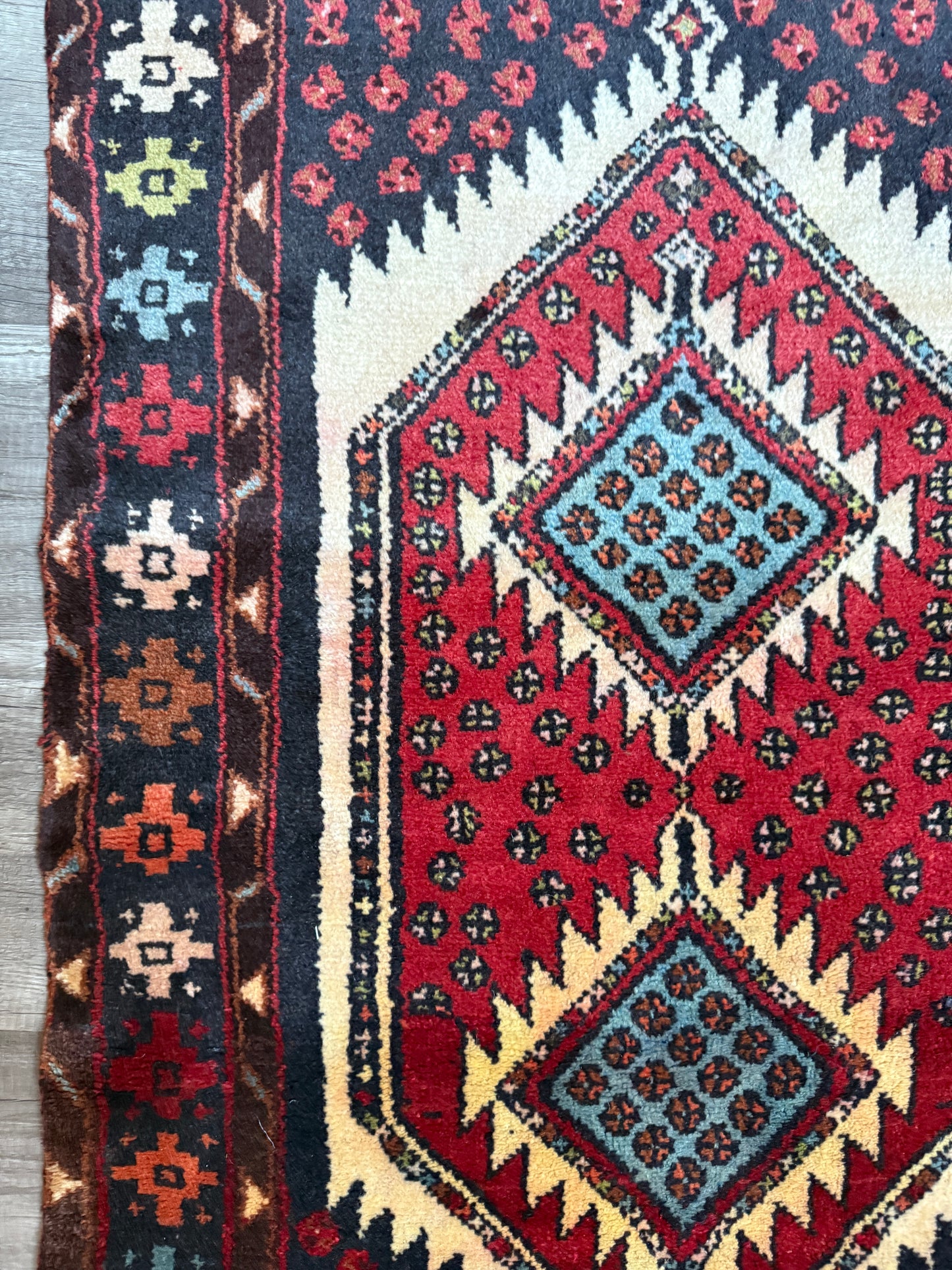 Vintage Persian Rug No. A1221 - 2.5’x5.1’
