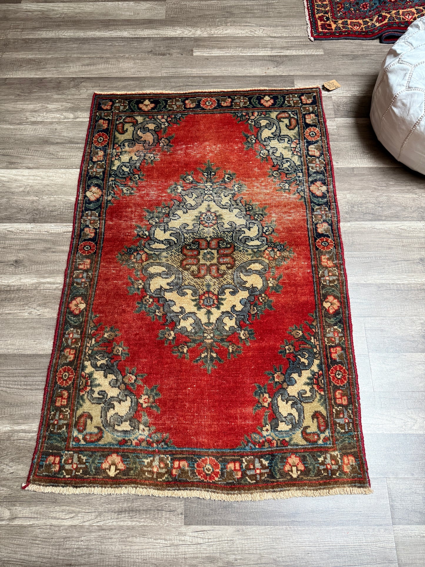 Vintage Persian Style Rug No. A1203 - 2.8'x4.2'