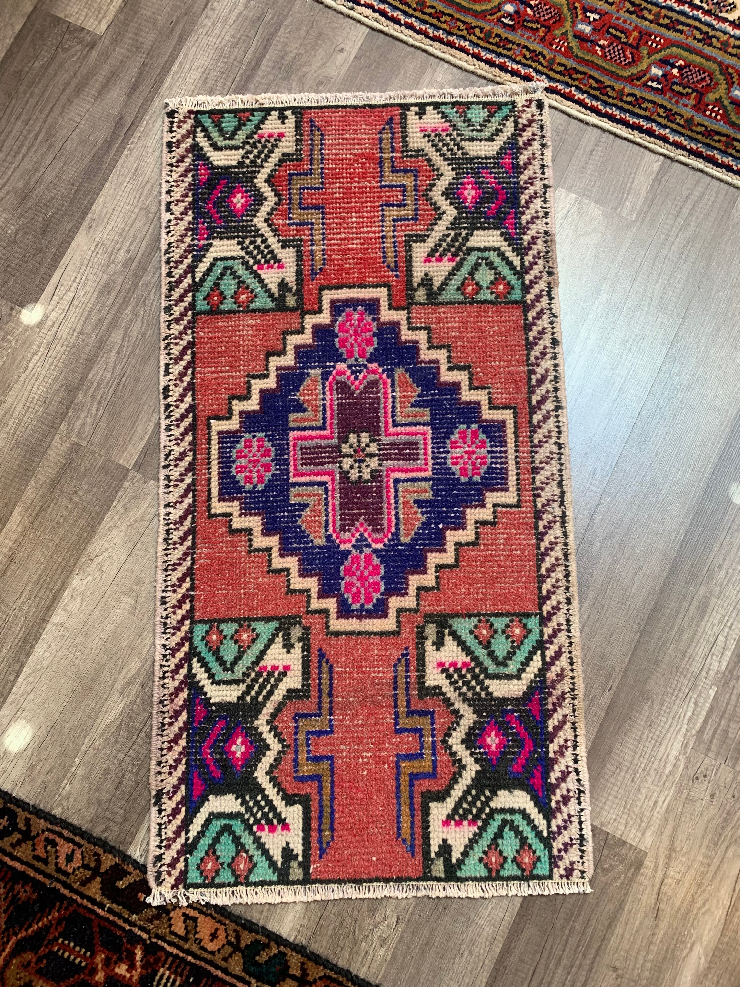 74×180 “Wayward girl”ViNTAGE TURKiSH RUG Vintage Turkish Hand-Knotted Wool Rug No. 237, 4'8