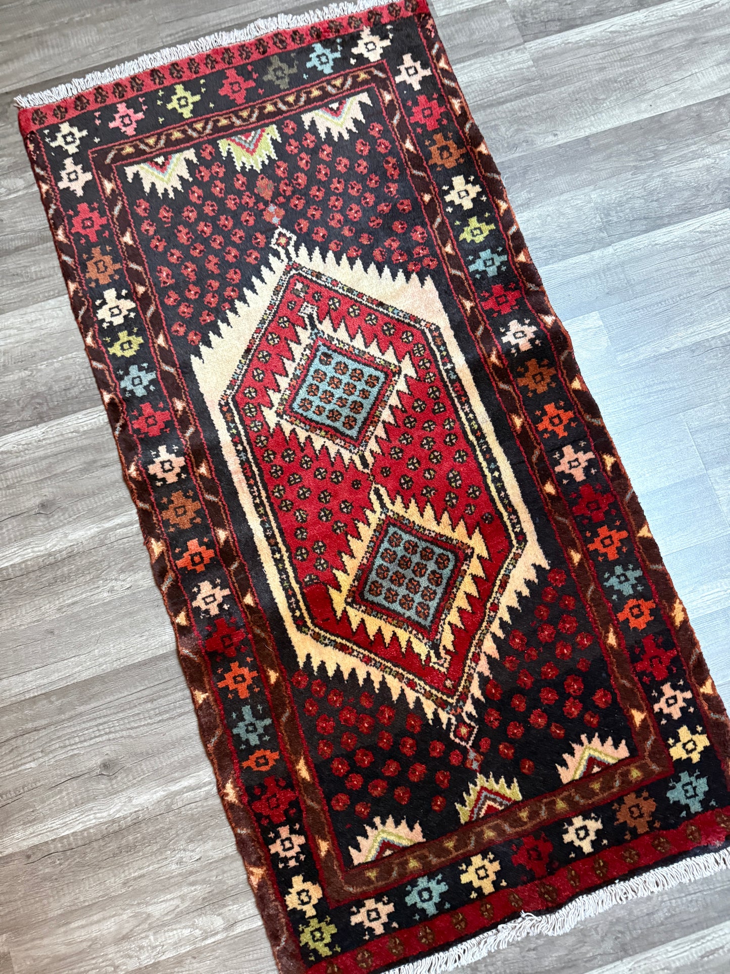 Vintage Persian Rug No. A1221 - 2.5’x5.1’