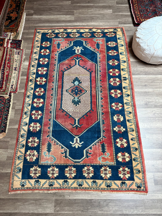 Vintage Turkish Rug No. A1219 - 4’x6.4’