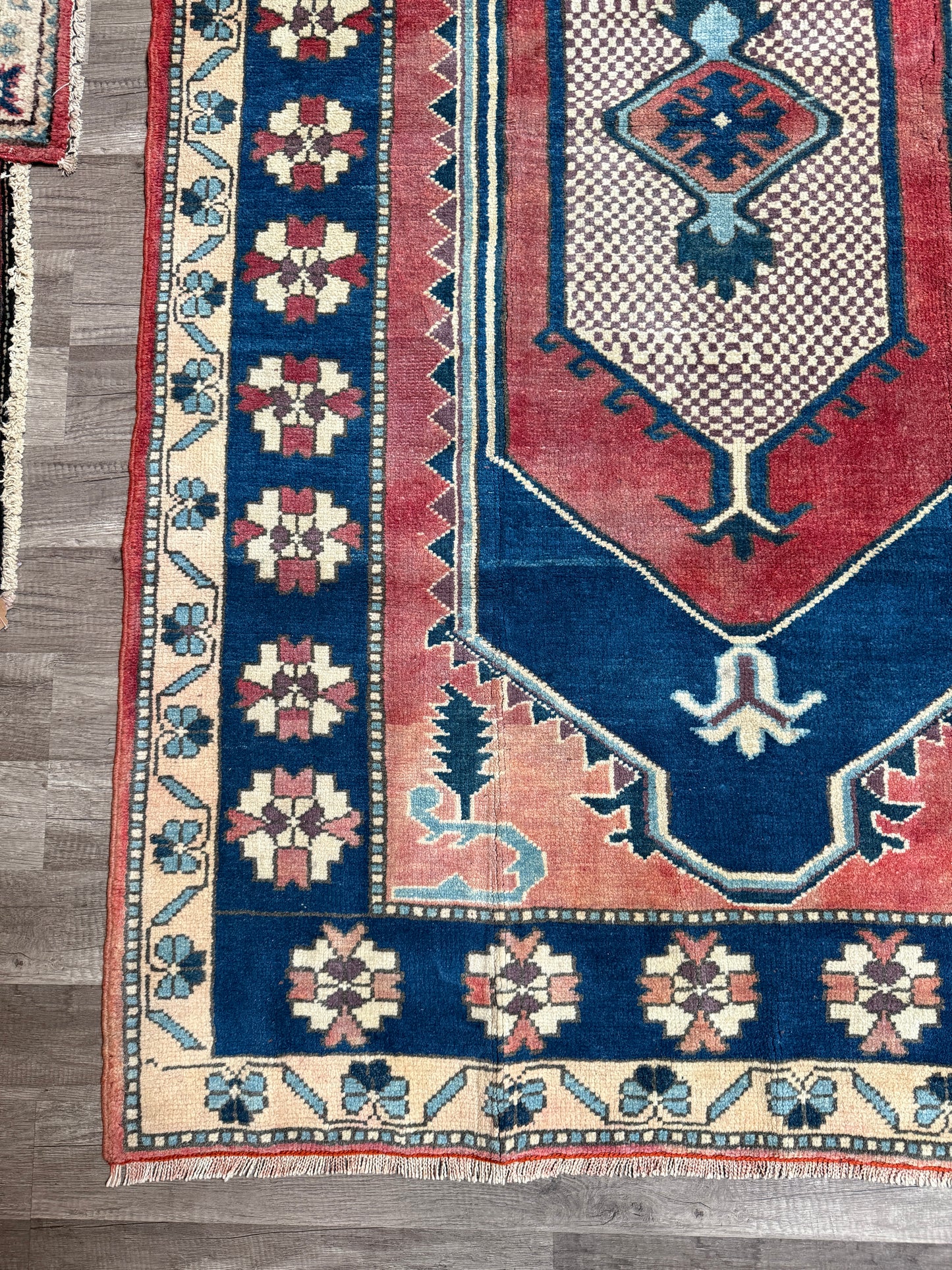 Vintage Turkish Rug No. A1219 - 4’x6.4’