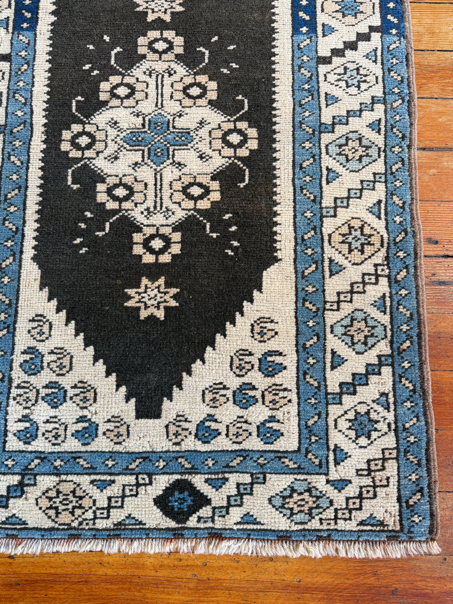 Vintage Turkish Runner Rug No. R1189 - 2.6' x 6.9'