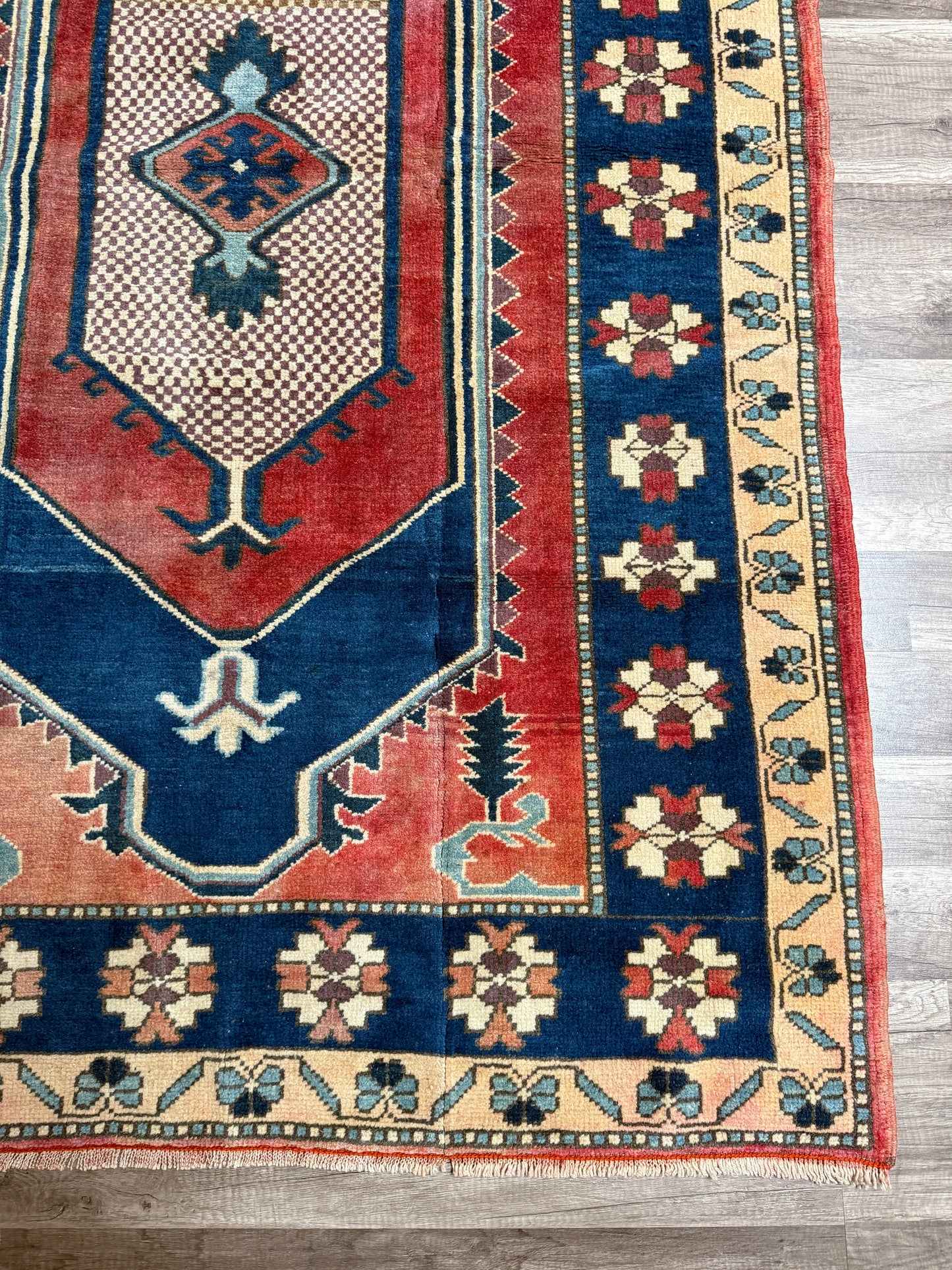 Vintage Turkish Rug No. A1219 - 4’x6.4’