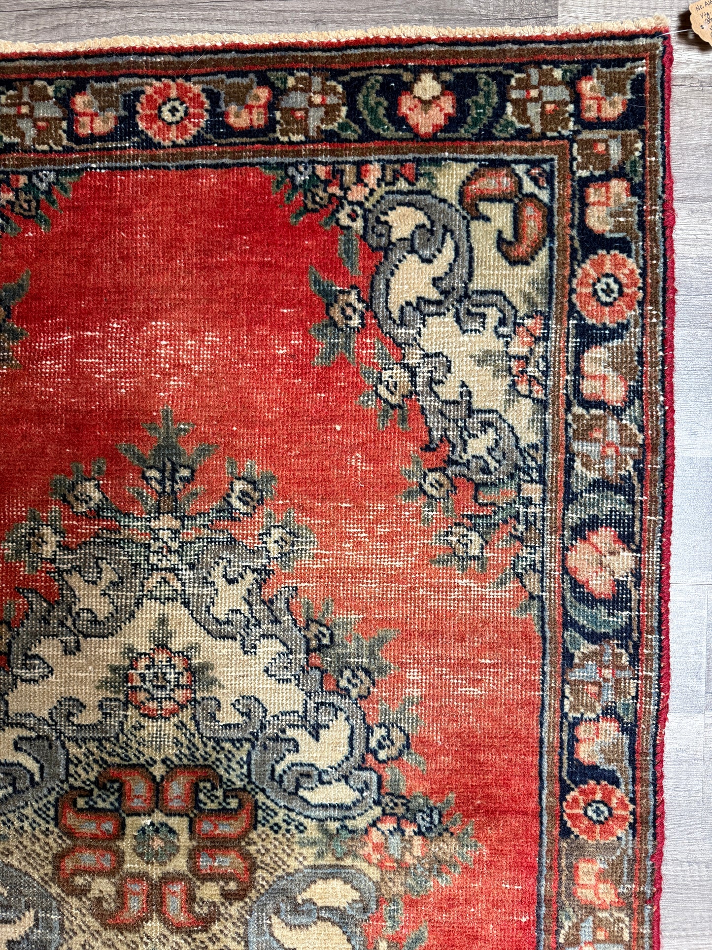 Vintage Persian Style Rug No. A1203 - 2.8'x4.2'