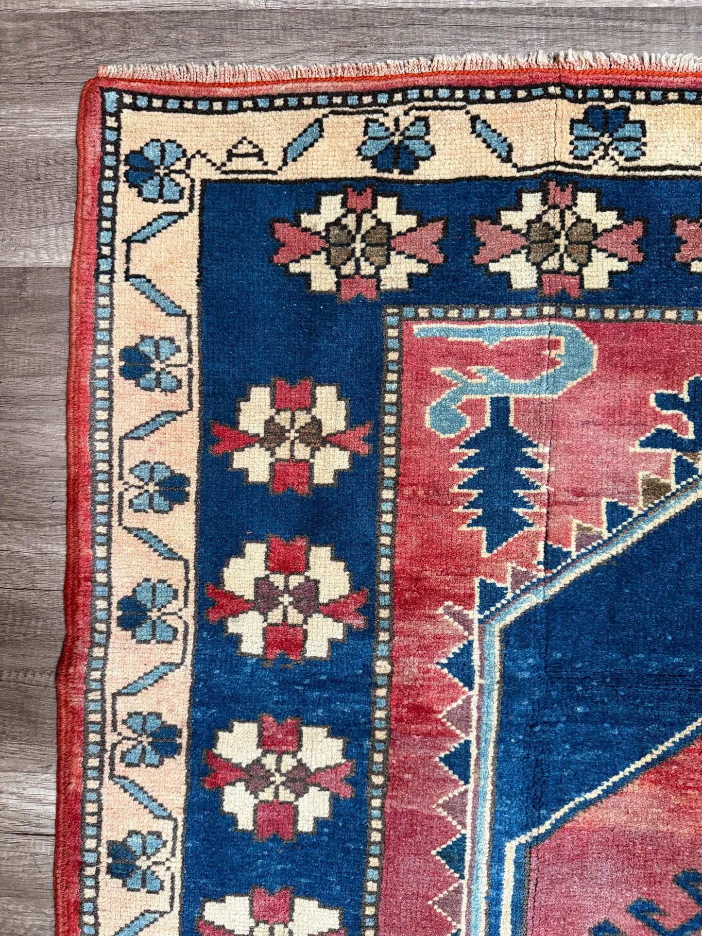 Vintage Turkish Rug No. A1219 - 4’x6.4’