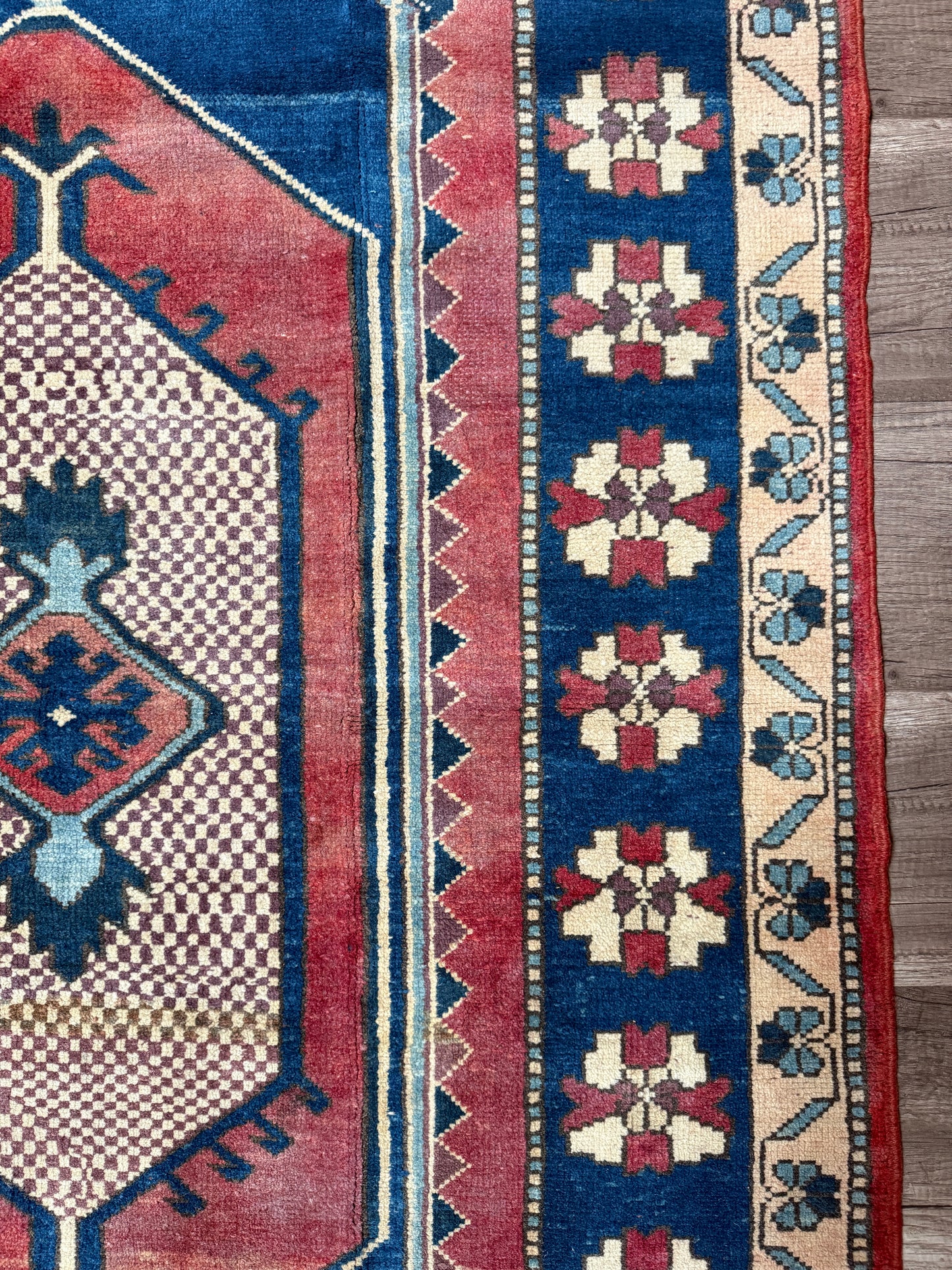 Vintage Turkish Rug No. A1219 - 4’x6.4’