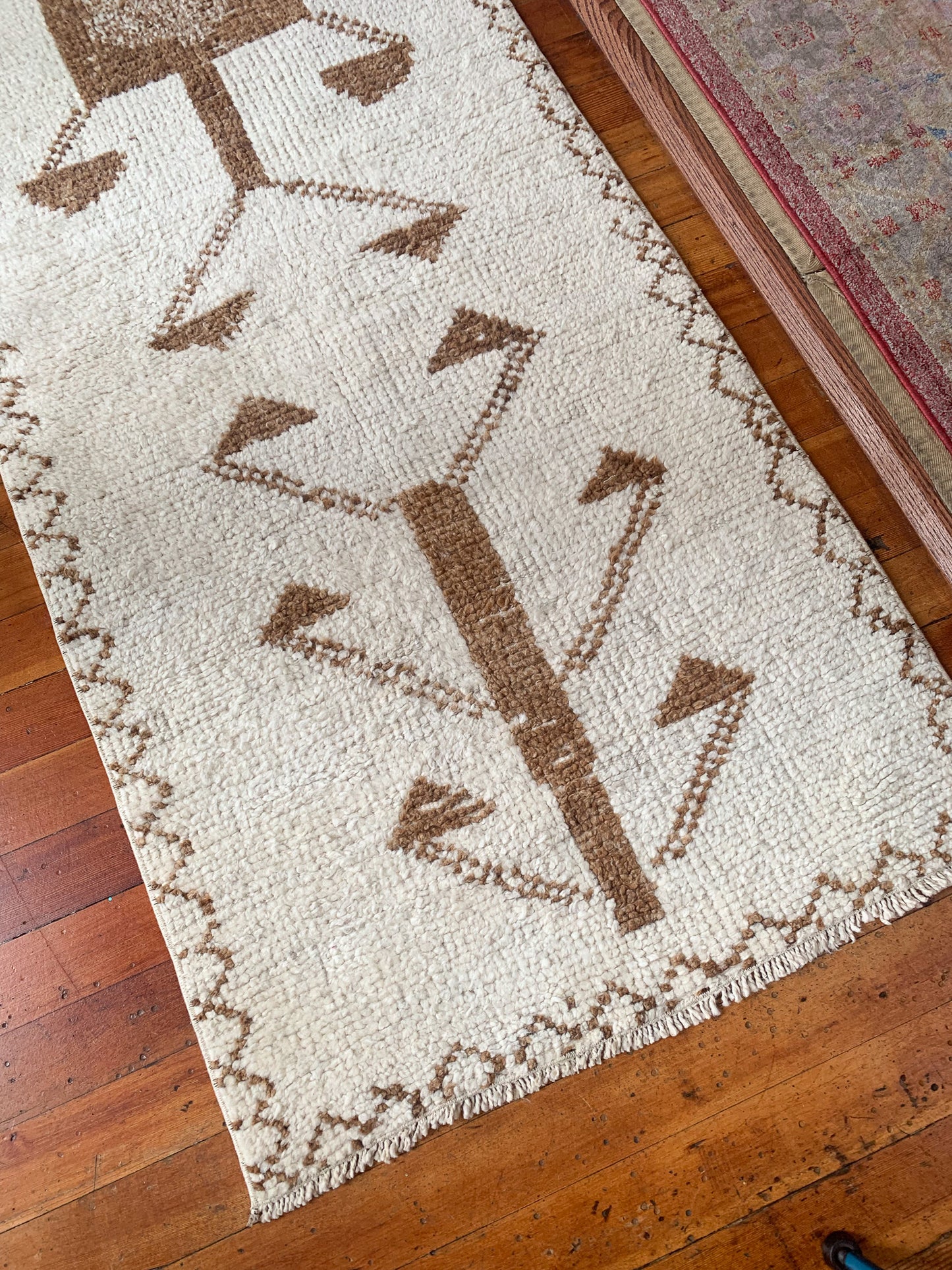 No. R1143- 3.0' x 10.2' Vintage Persian Herki Runner Rug