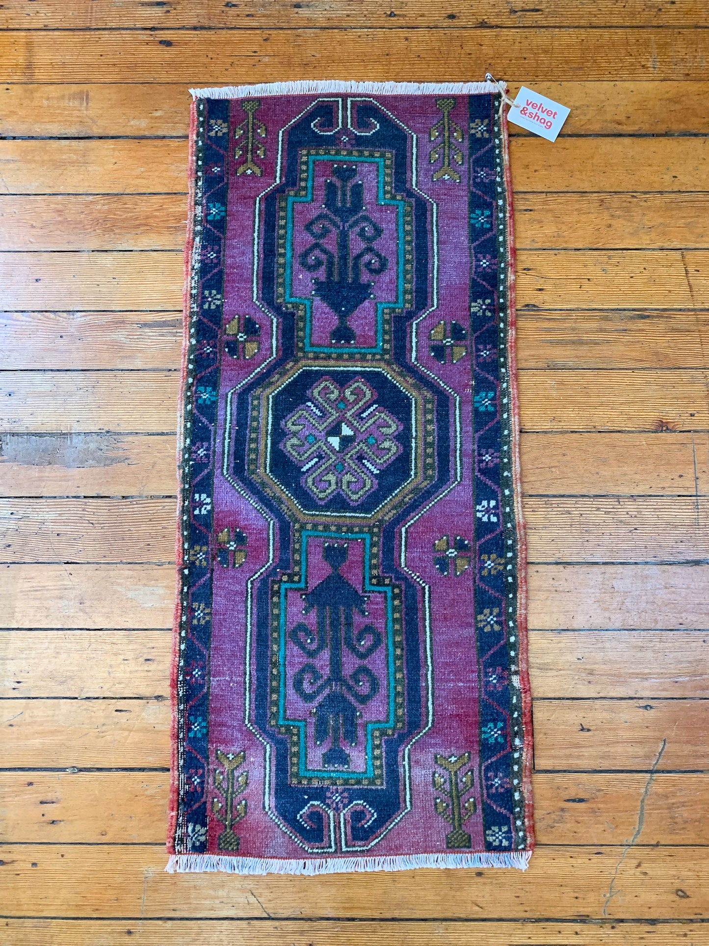 No. 625 - 1.5' x 3.5' Vintage Turkish Mini Rug