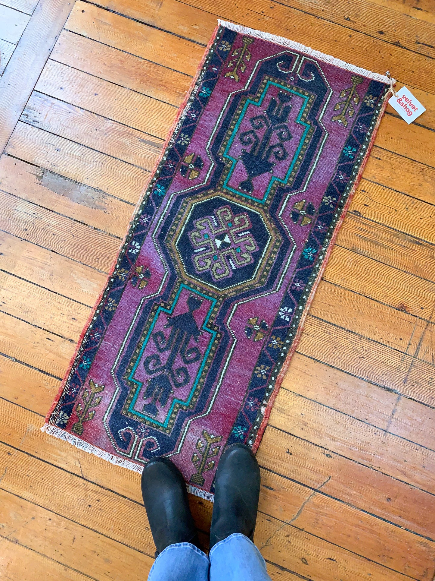 No. 625 - 1.5' x 3.5' Vintage Turkish Mini Rug