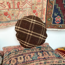 Load image into Gallery viewer, No. P292 - 16&quot; Round Turkish Rug Pillow Cover
