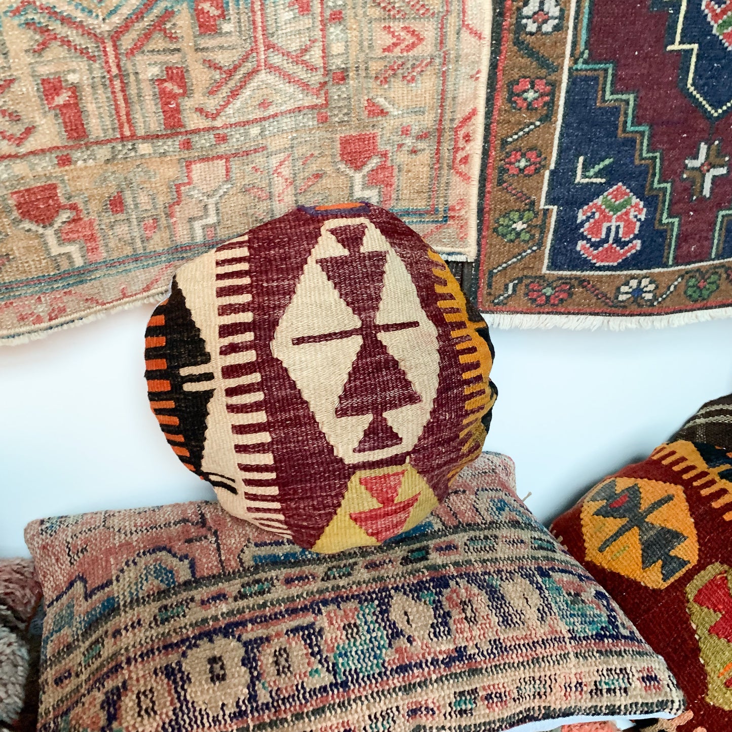 No. P293 - 16" Round Turkish Rug Pillow Cover