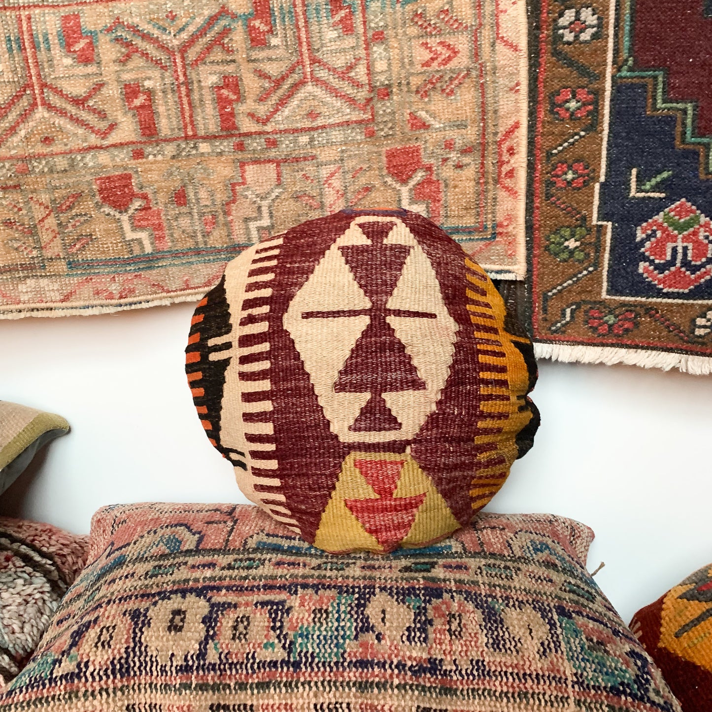 No. P293 - 16" Round Turkish Rug Pillow Cover