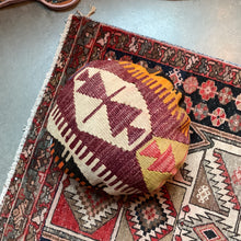 Load image into Gallery viewer, No. P293 - 16&quot; Round Turkish Rug Pillow Cover
