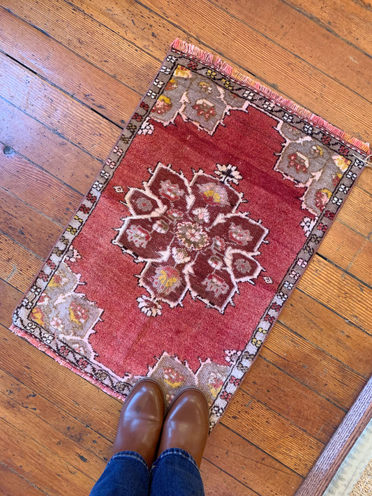 Vintage Turkish Mini Rug 1.7'x2.5' - No. 635