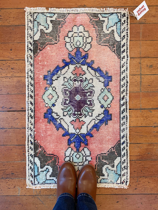 Vintage Turkish Mini Rug 1.7'x2.9' - No. 638