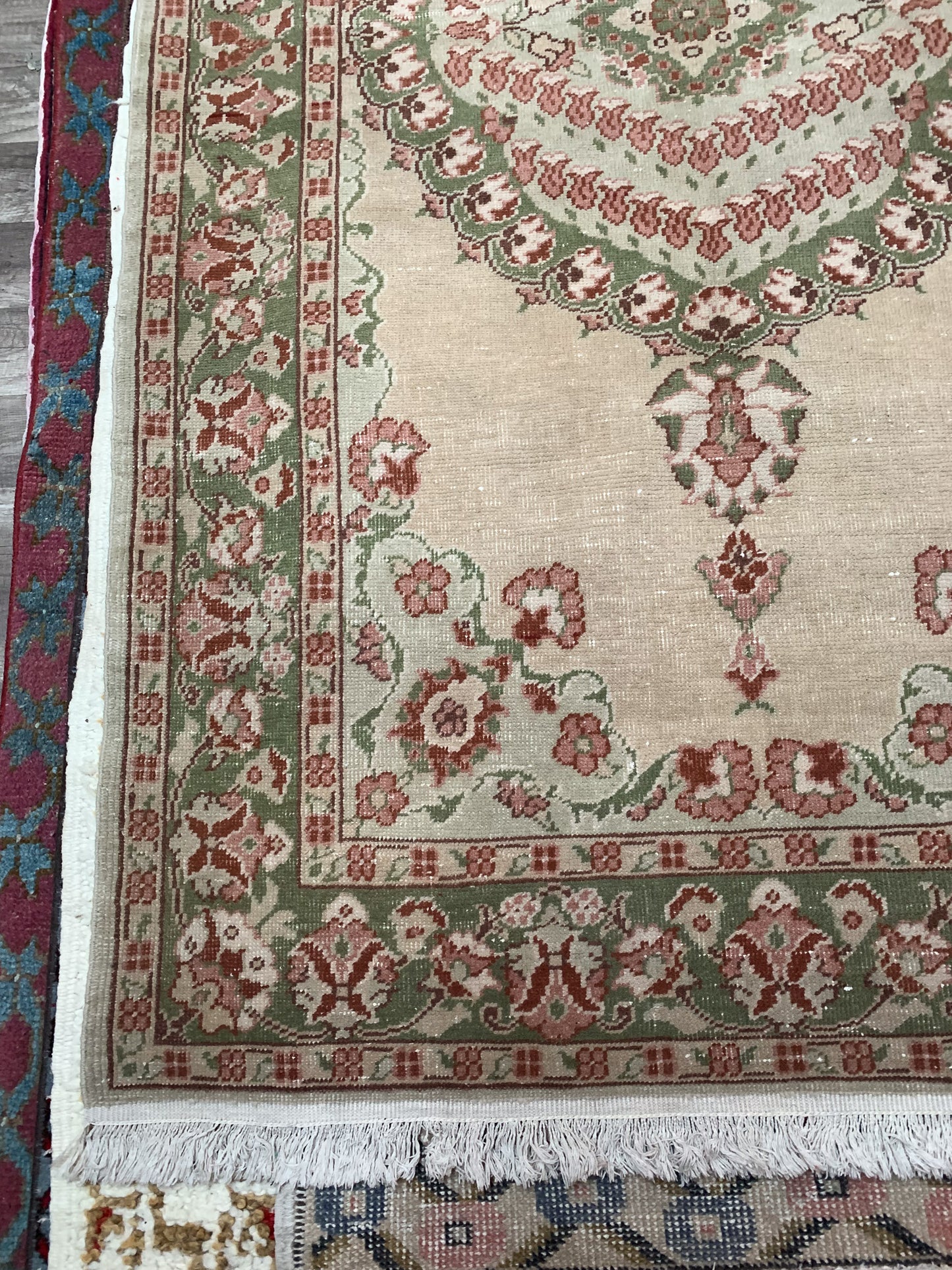 No. A1090 - 3.9' x 6.9' Vintage Turkish Area Rug