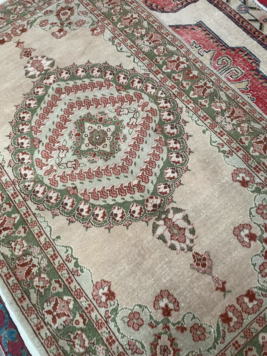 No. A1090 - 3.9' x 6.9' Vintage Turkish Area Rug