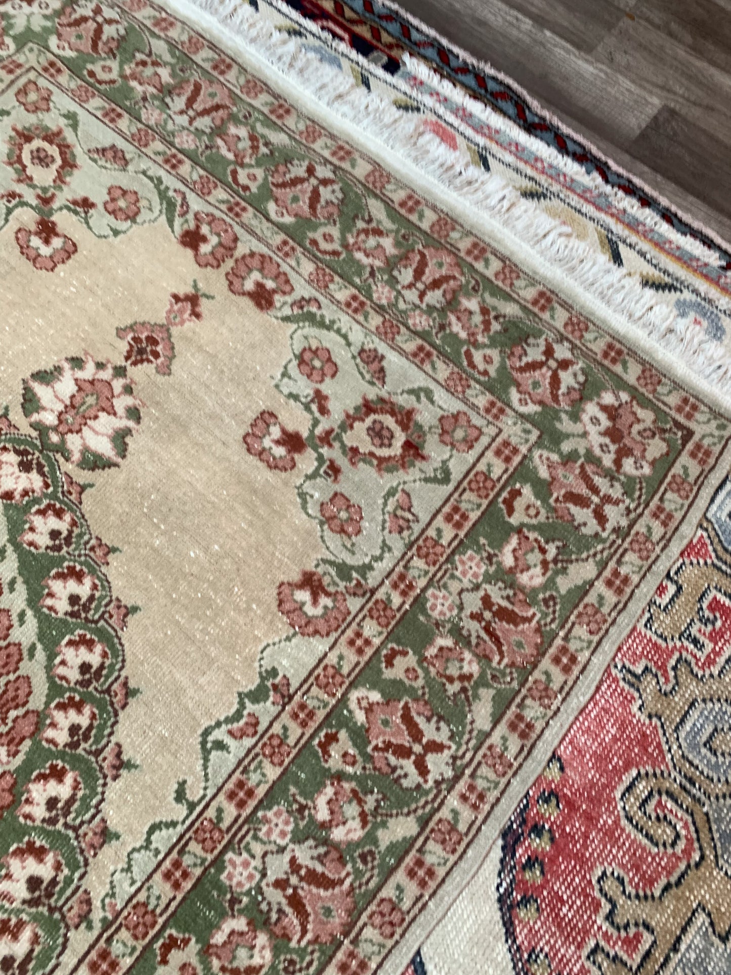 No. A1090 - 3.9' x 6.9' Vintage Turkish Area Rug