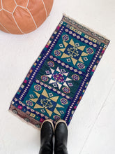 Load image into Gallery viewer, No. 590 - 1.5&#39; x 3.0&#39; Vintage Turkish Mini Rug
