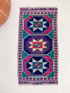 No. 592 - 1.4' x 2.8' Vintage Turkish Mini Rug