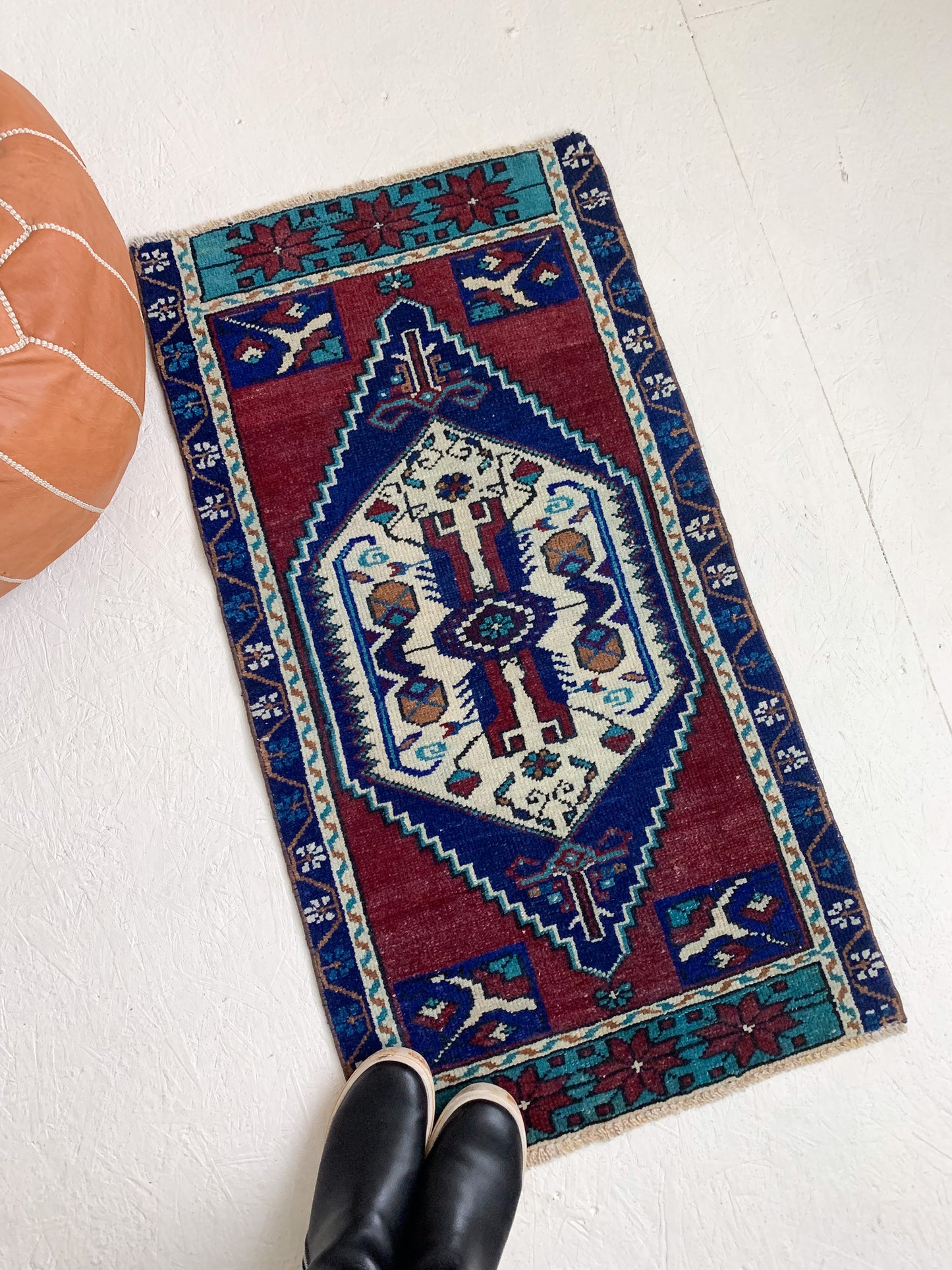 No. 593 - 1.8' x 3.5' Vintage Turkish Mini Rug